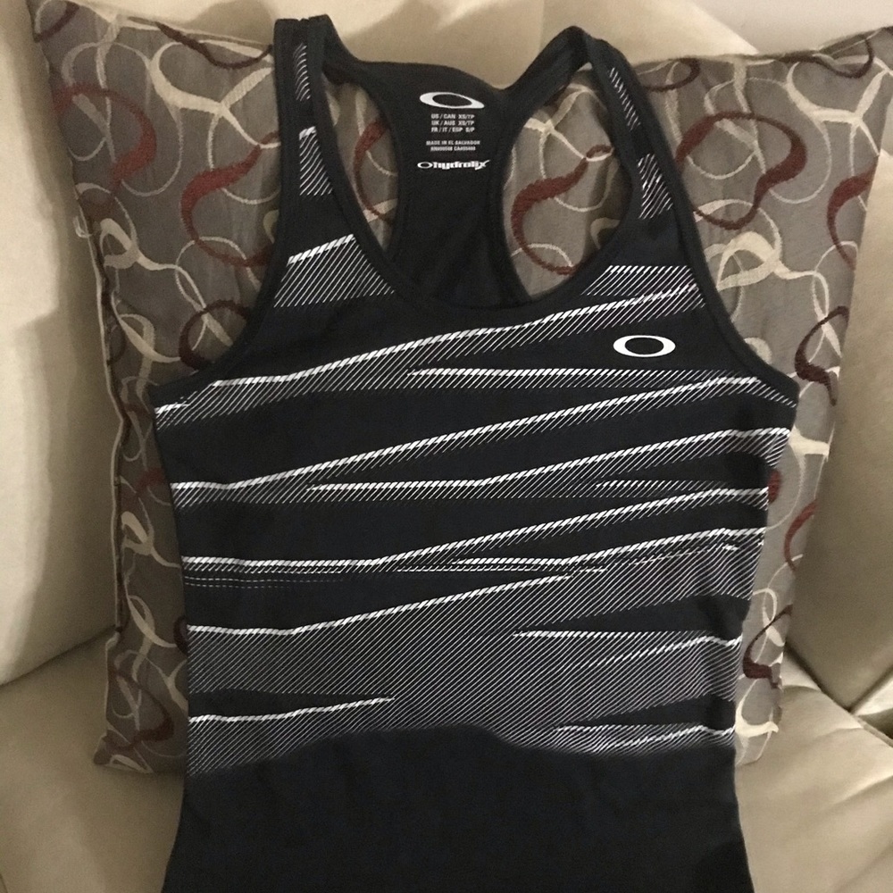 Black Oakley Tank